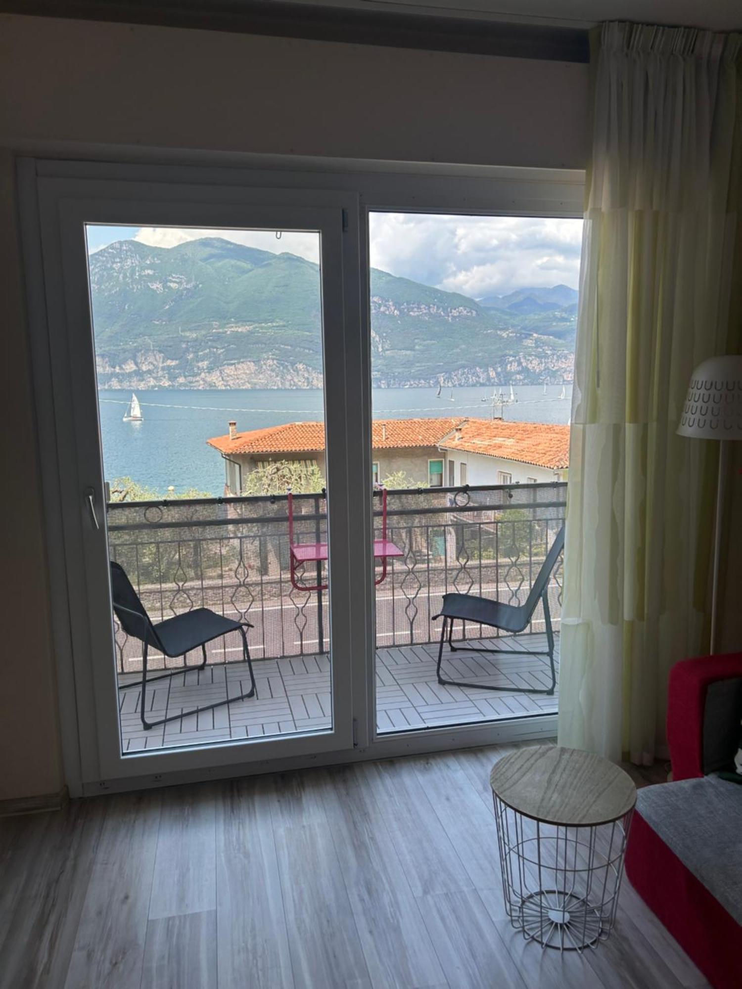 Lake View With Aircon - 5 Minutes From The Beach! Brenzone sul Garda Exterior photo