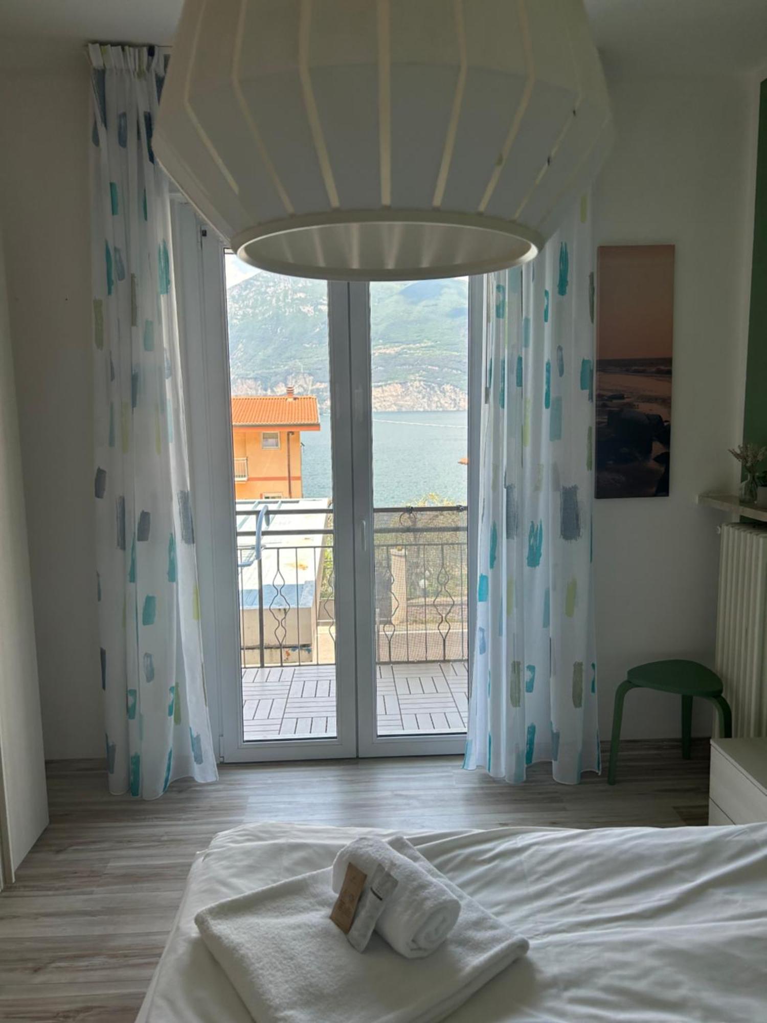 Lake View With Aircon - 5 Minutes From The Beach! Brenzone sul Garda Exterior photo