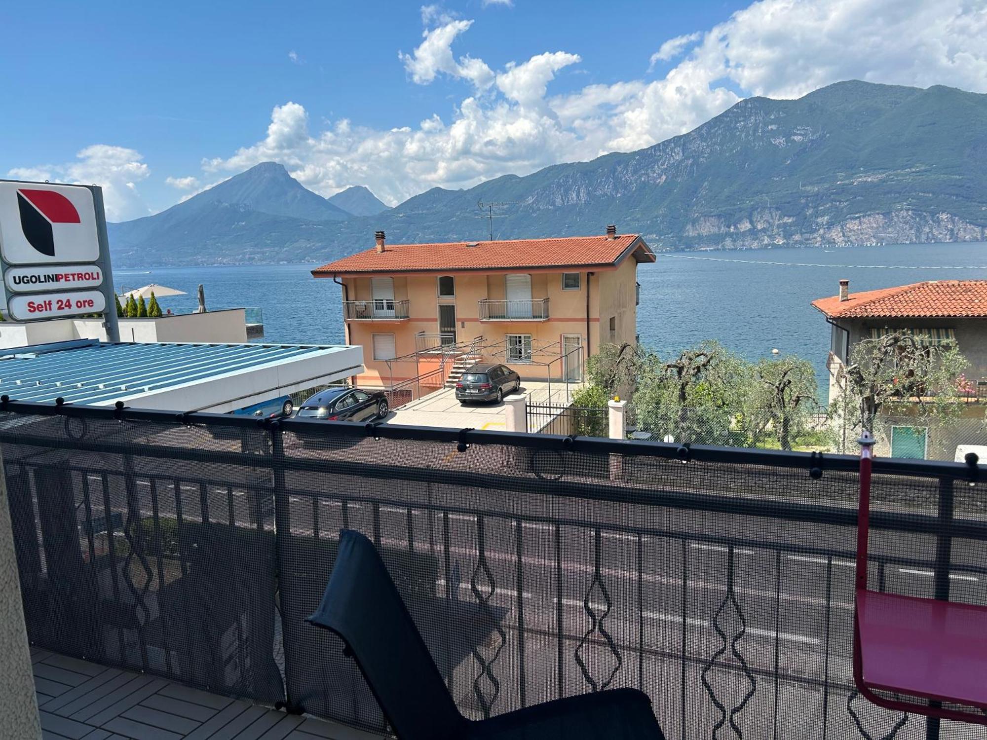 Lake View With Aircon - 5 Minutes From The Beach! Brenzone sul Garda Exterior photo